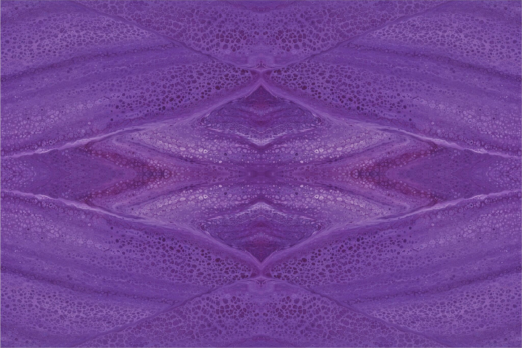 Textura abstrata em tons de roxo com padrões fluidos e ondulados.