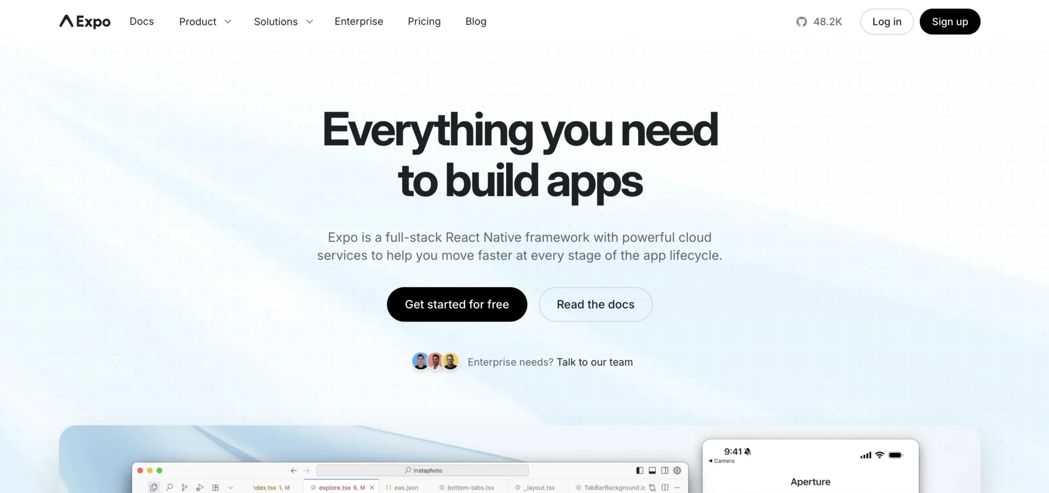 Interface de aplicativo mobile com design moderno e estética developer-first.